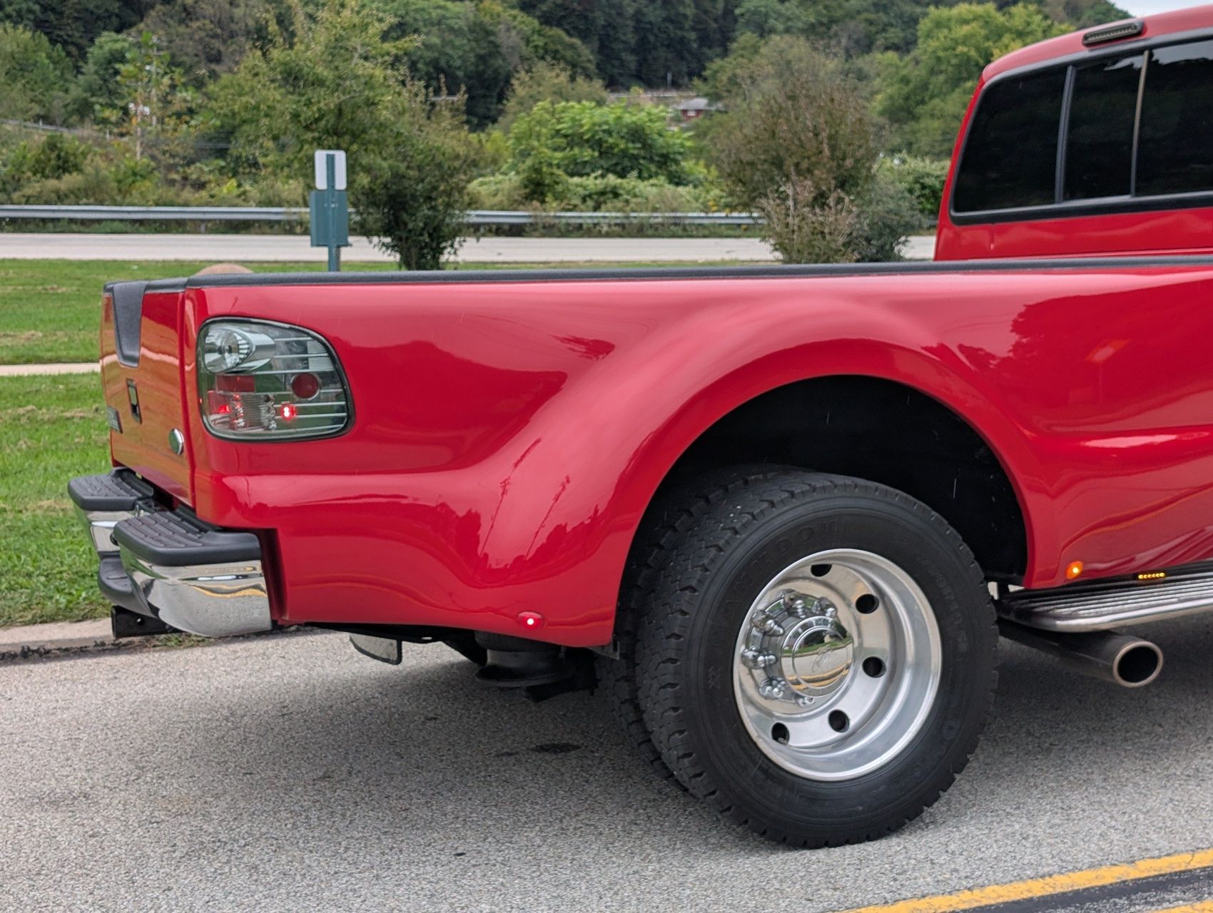 2001 Ford F-550 36