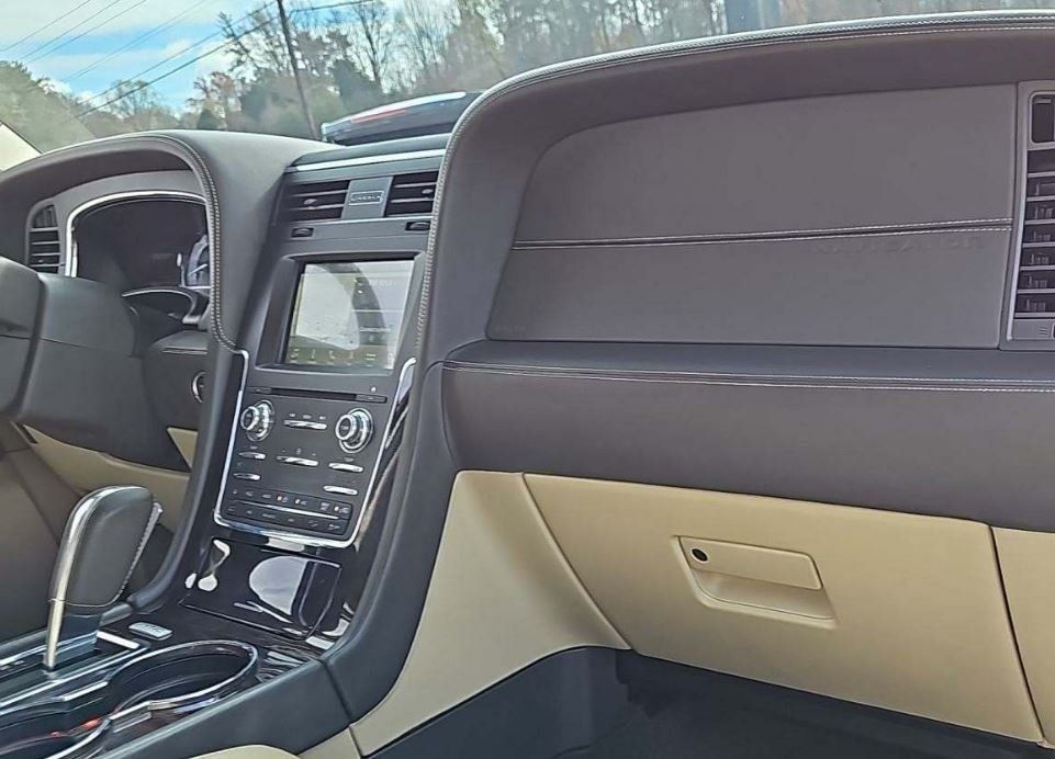 2016 Lincoln Navigator Reserve photo 19