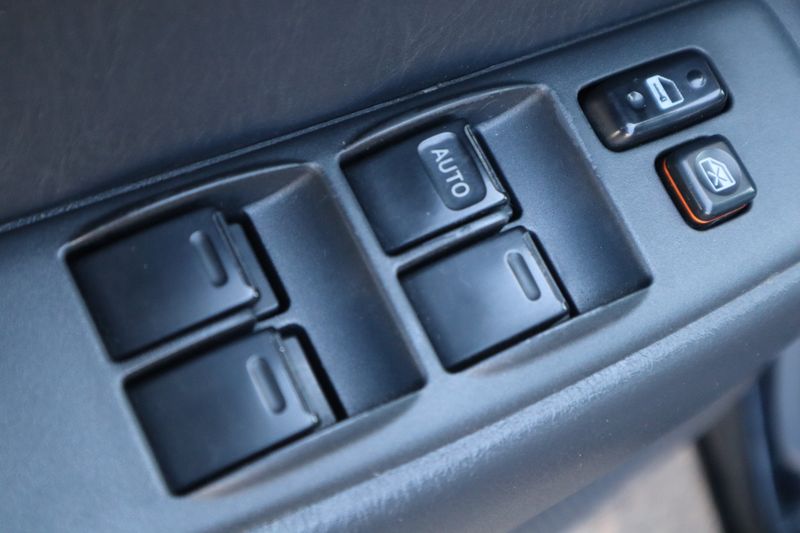 1999 Toyota RAV4 Photos