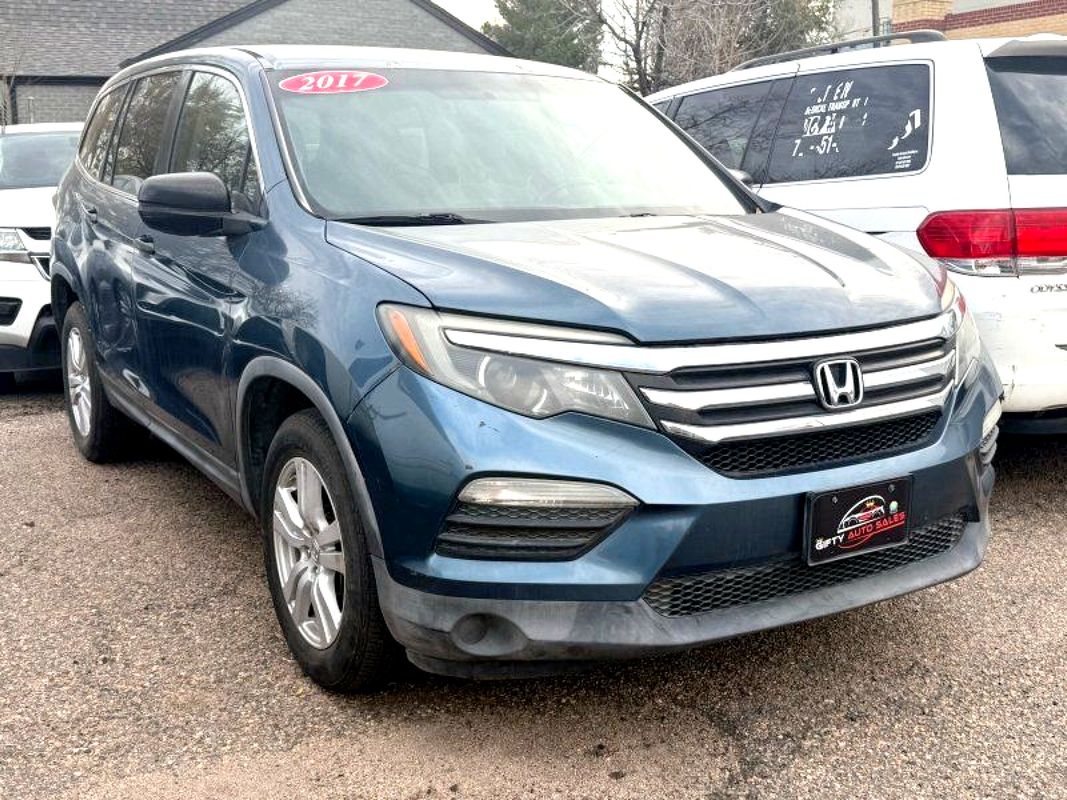 View vehicle photo 3
