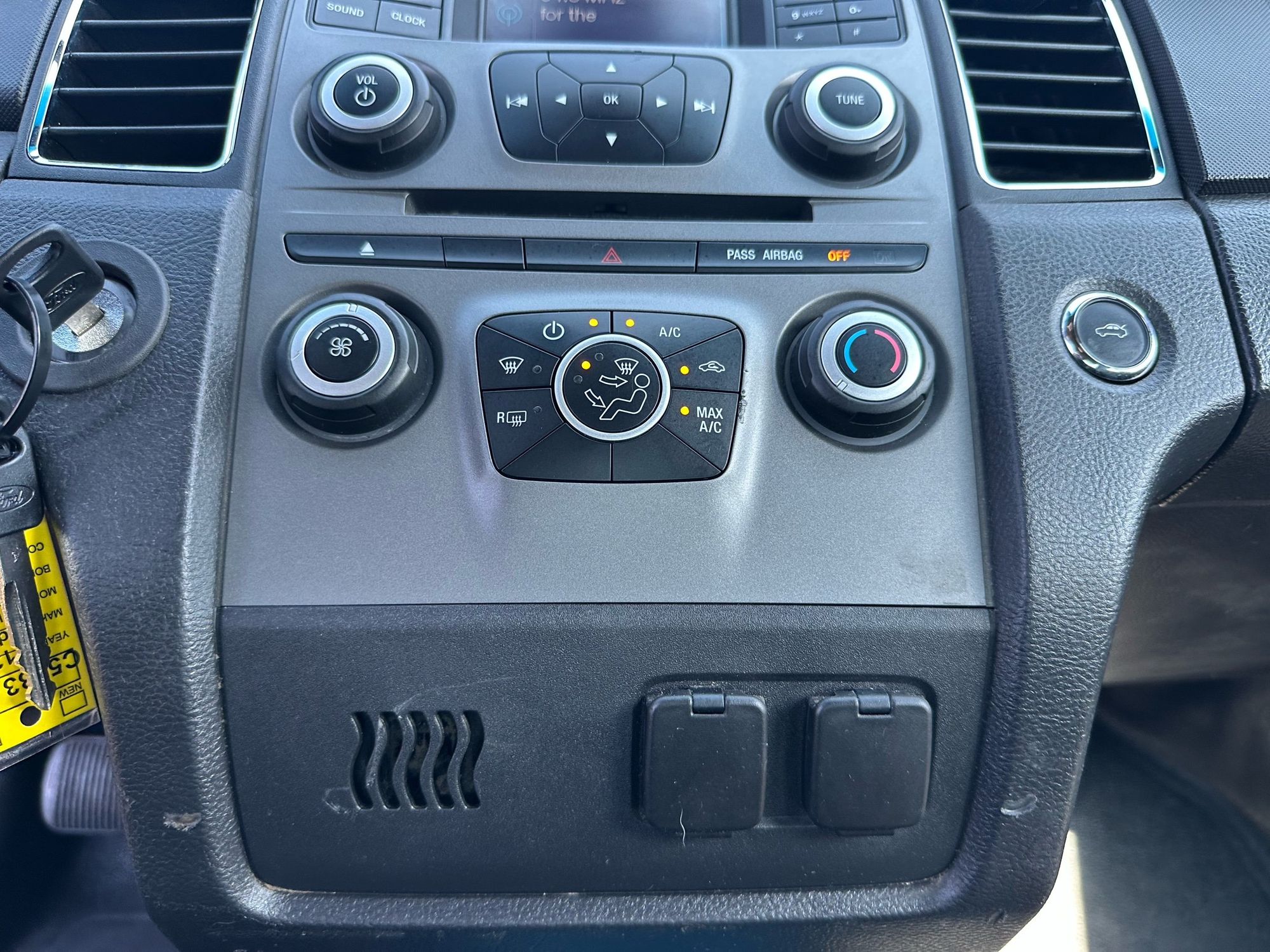 2013 Ford Taurus photo 39