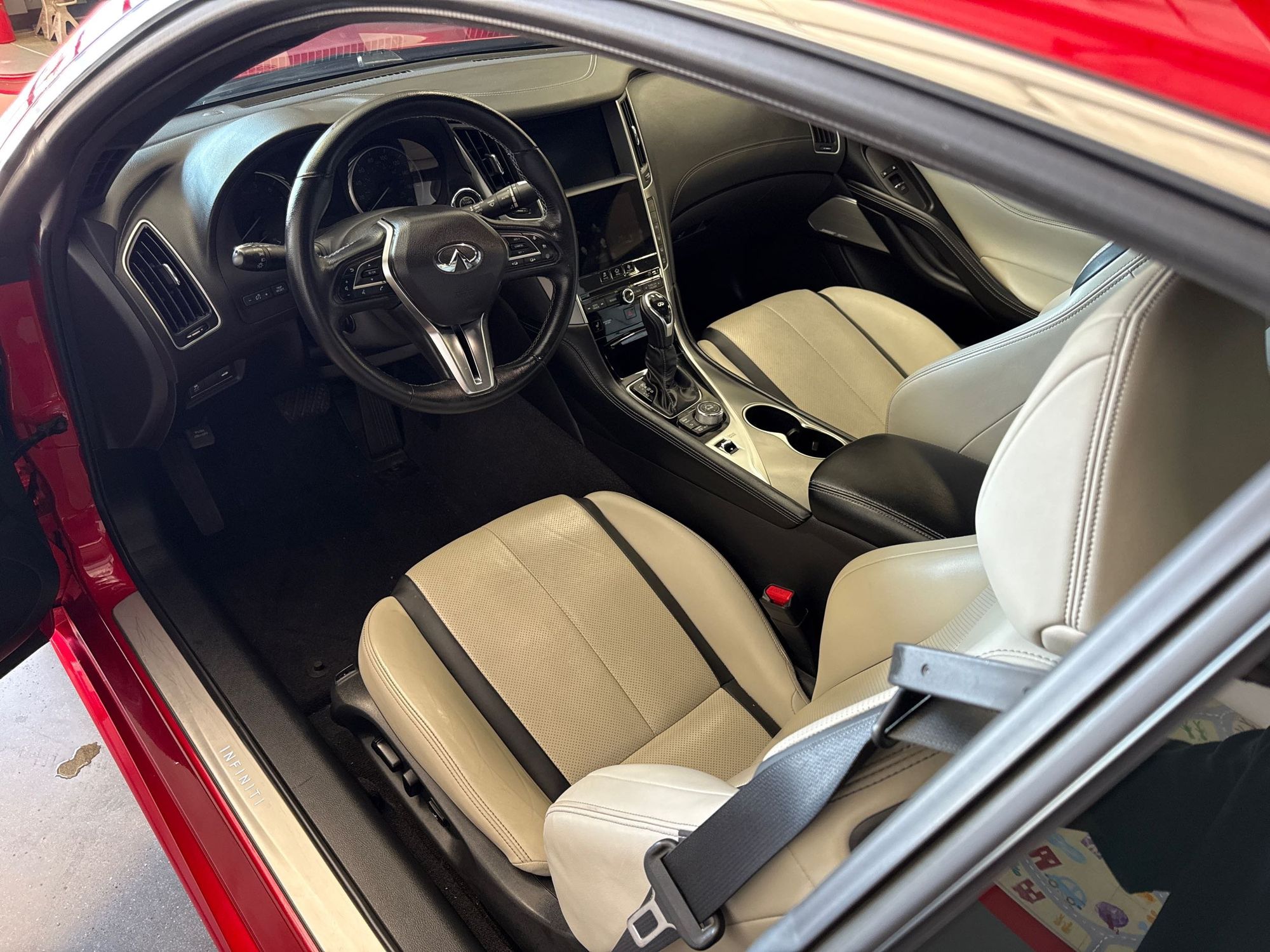 2022 Infiniti Q60 Luxe photo 6