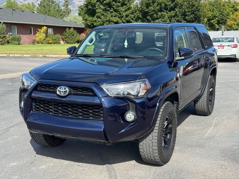 2019 Toyota 4Runner — SR5, photo 1 of 15