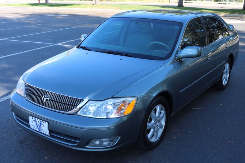 2000 Toyota Avalon Photos