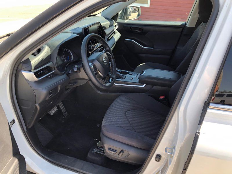 2020 Toyota Highlander Hybrid LE photo 19