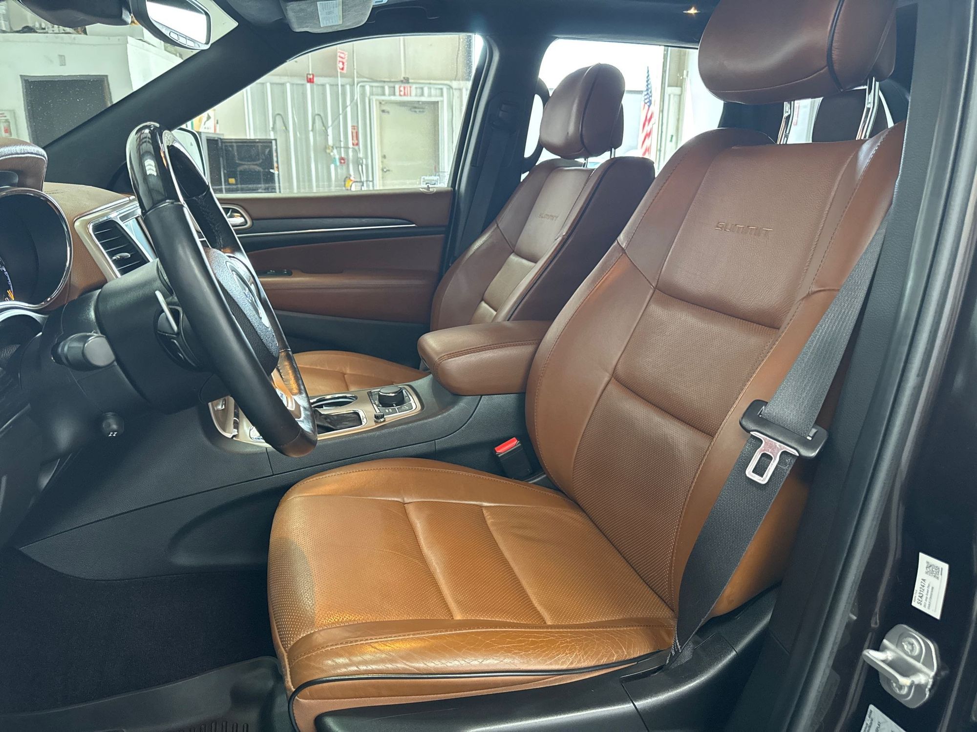 2017 Jeep Grand Cherokee Summit photo 9