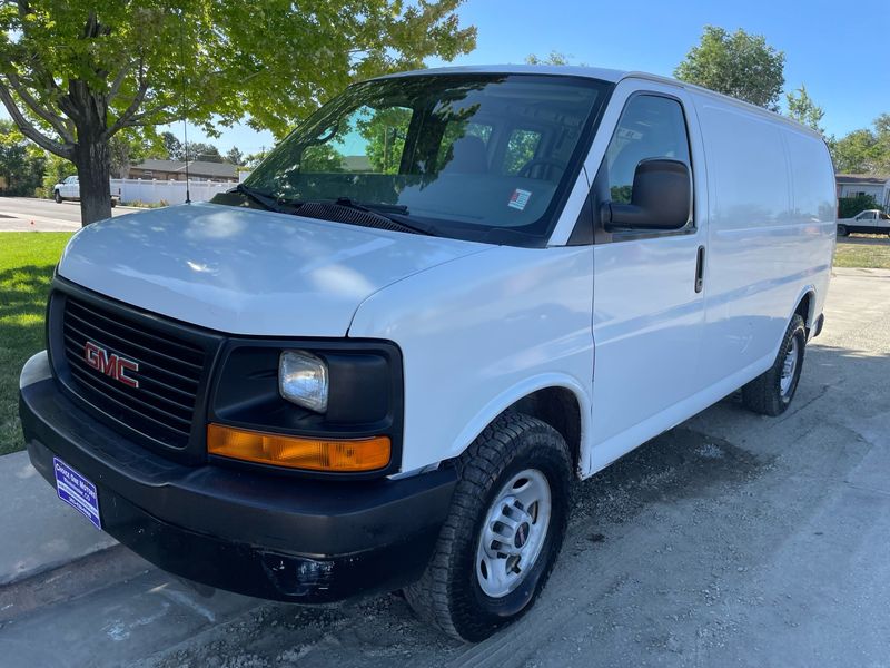 White 2007 GMC Savana Cargo 2500 Van Rear-Wheel Drive 4-Speed Automatic