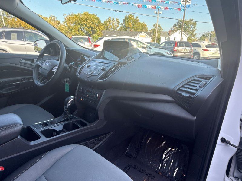 2017 Ford Escape S photo 14