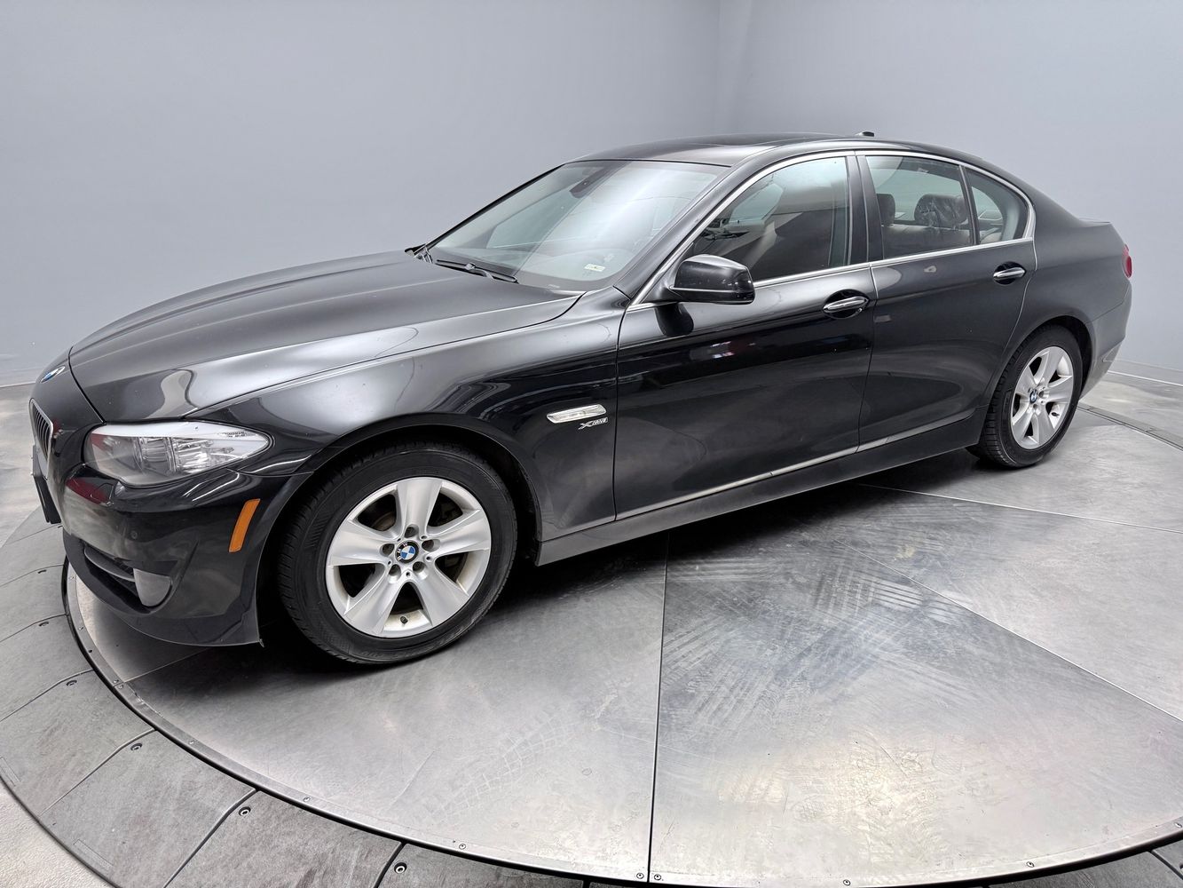 2012 BMW 5 Series 528i xDrive Sedan's photo