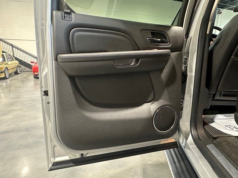 2011 Cadillac Escalade ESV Luxury, photo 12