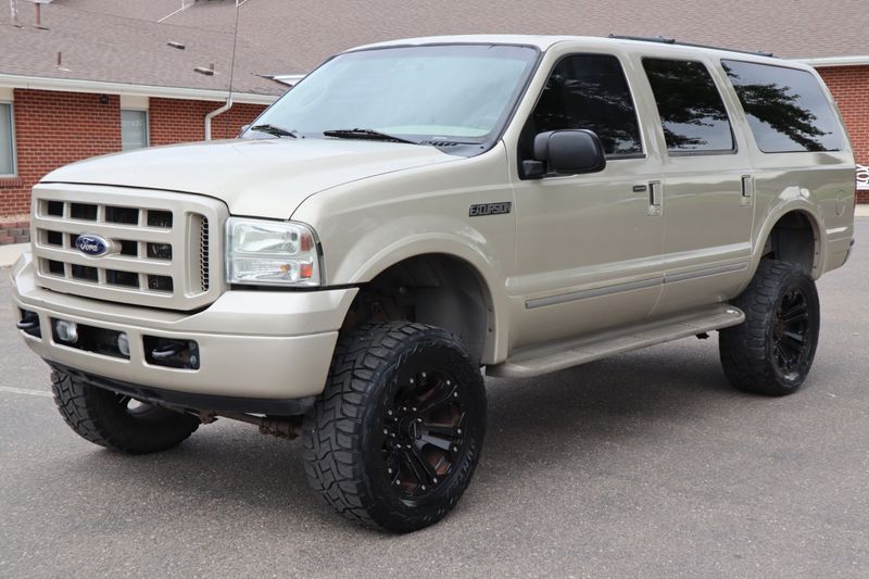 2005 Ford Excursion Photos