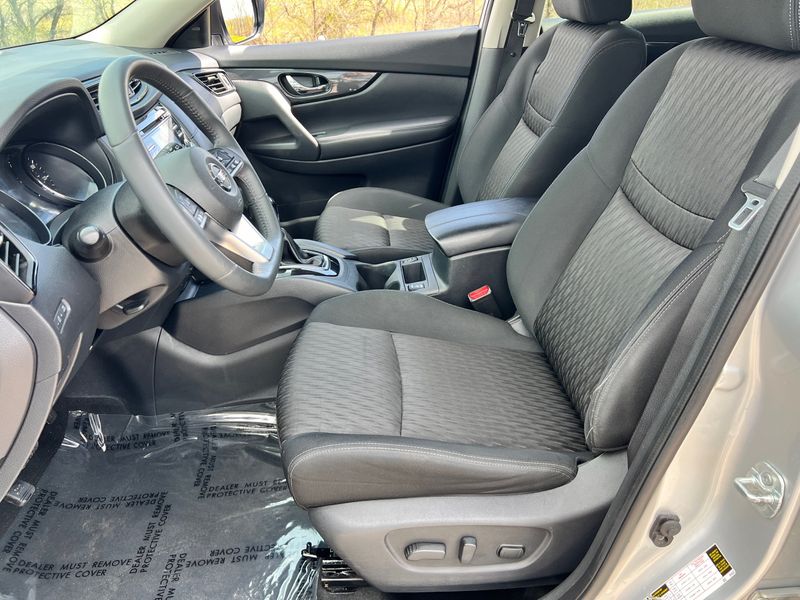 2017 Nissan Rogue SV | Zarooki Motors
