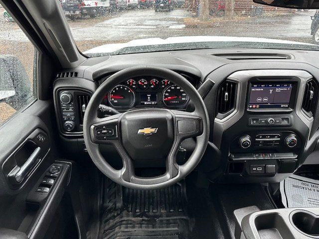 2021 Chevrolet Silverado 1500 photo 2
