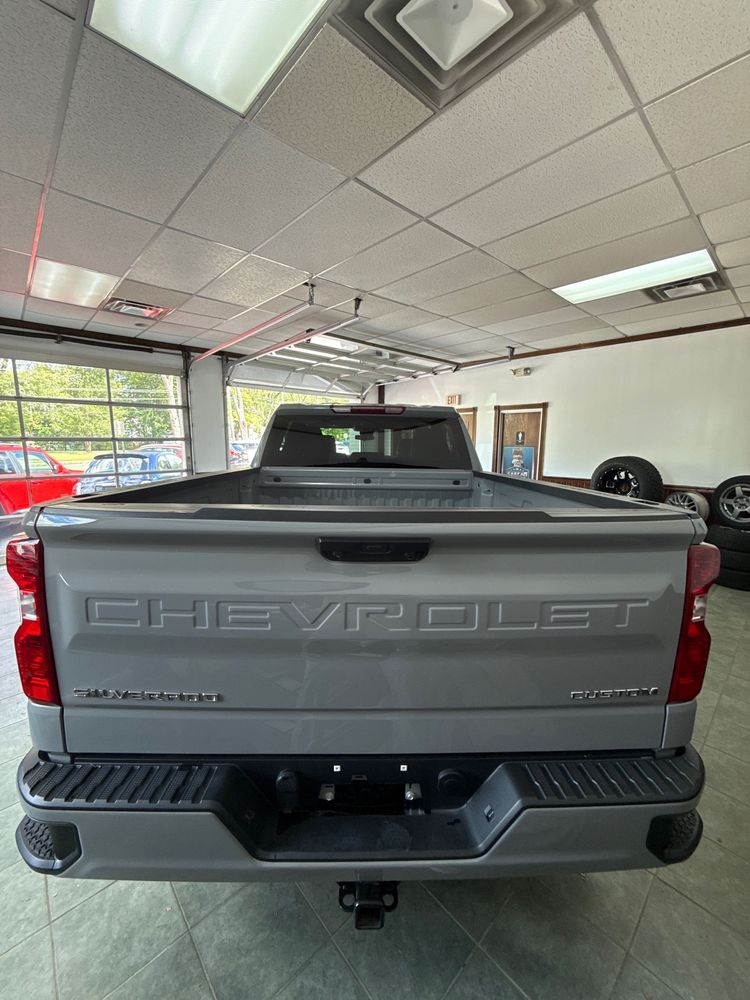 2024 Chevrolet Silverado 1500 Custom photo 3