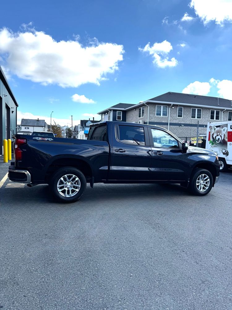 2022 Chevrolet Silverado 1500 LT photo 4