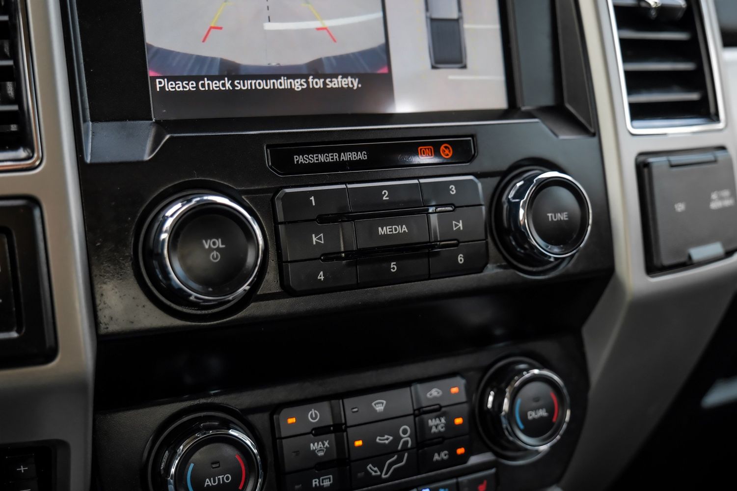 2021 Ford F-250 Lariat photo 31