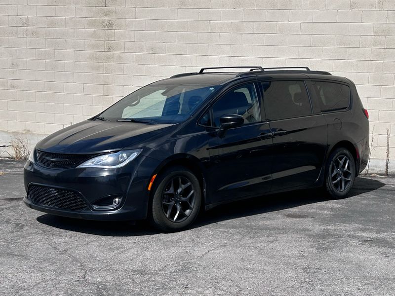 Black 2020 Chrysler Pacifica Minivan Front-Wheel Drive 9-Speed Automatic