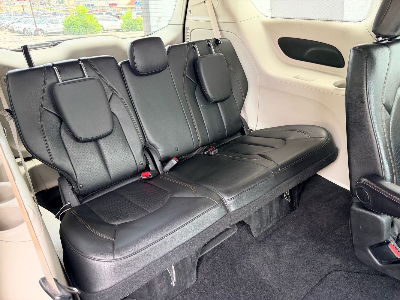 2018 Chrysler Pacifica Touring L photo 21