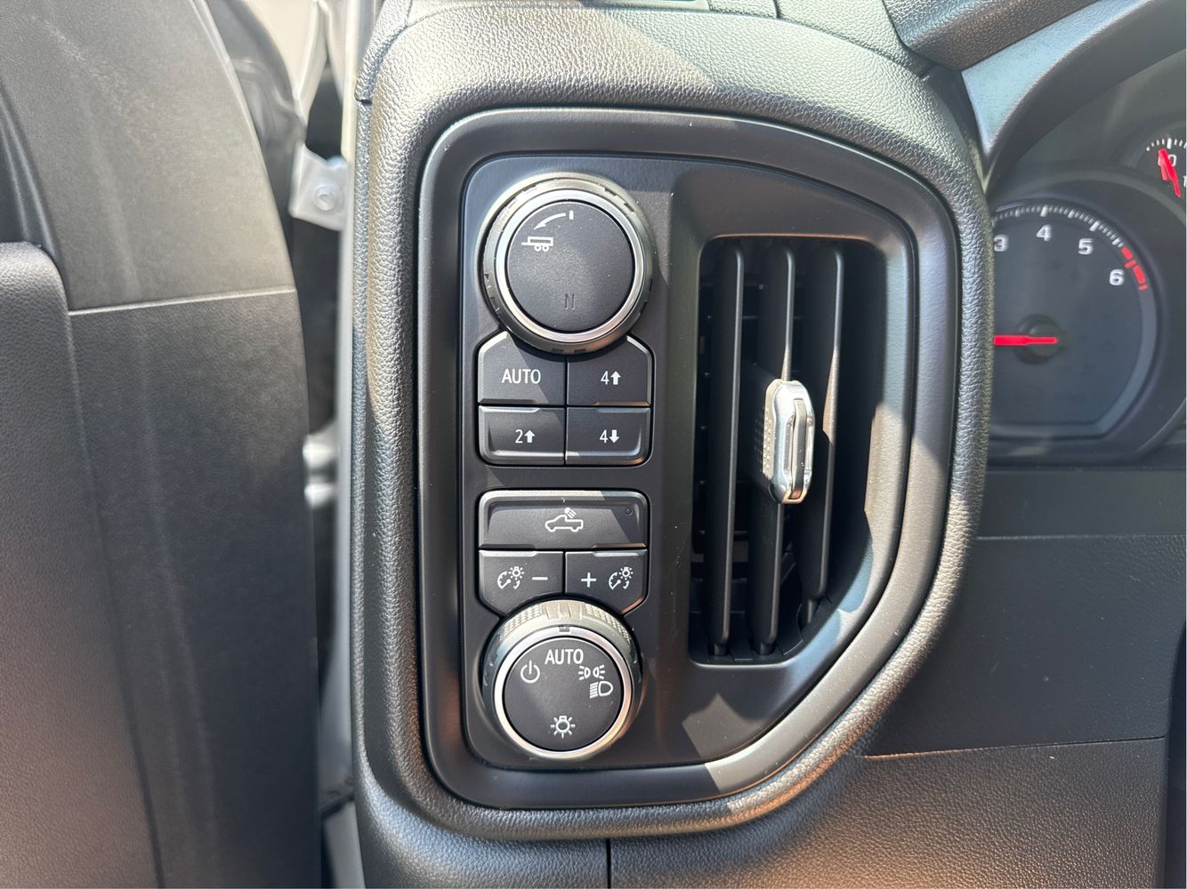 2019 Chevrolet Silverado 1500 Custom Trail Boss photo 16