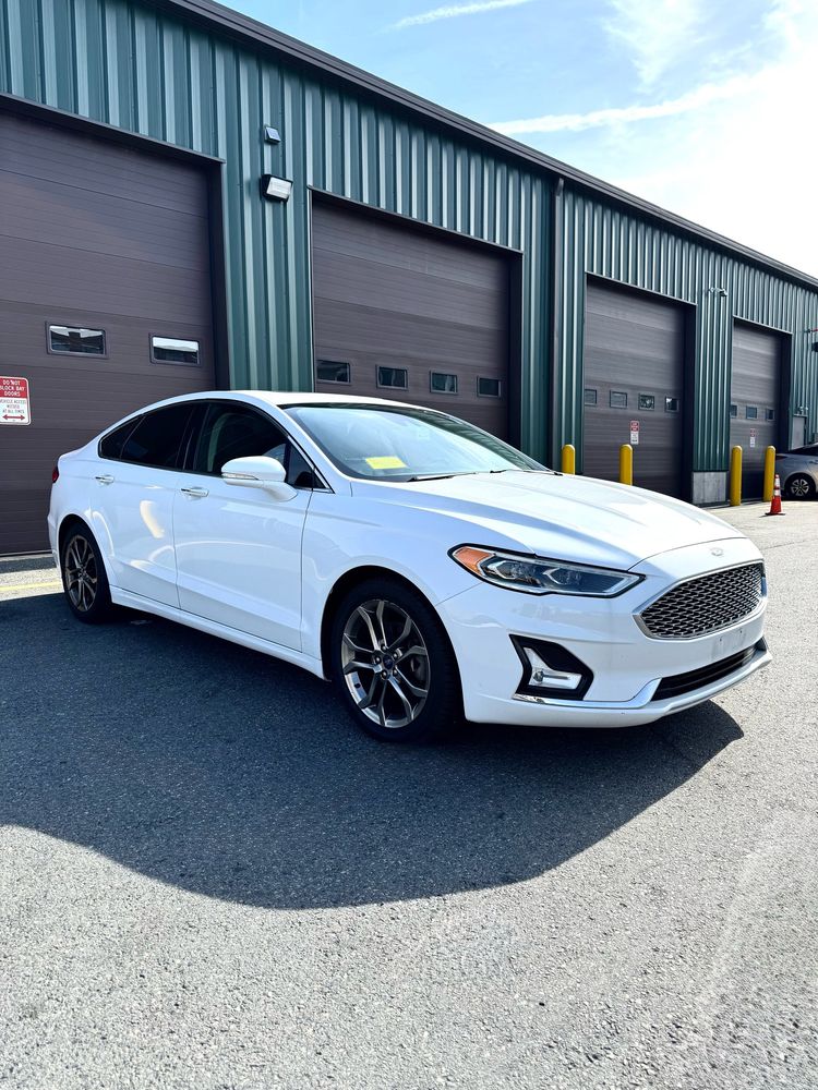 2020 Ford Fusion Hybrid Titanium photo 3