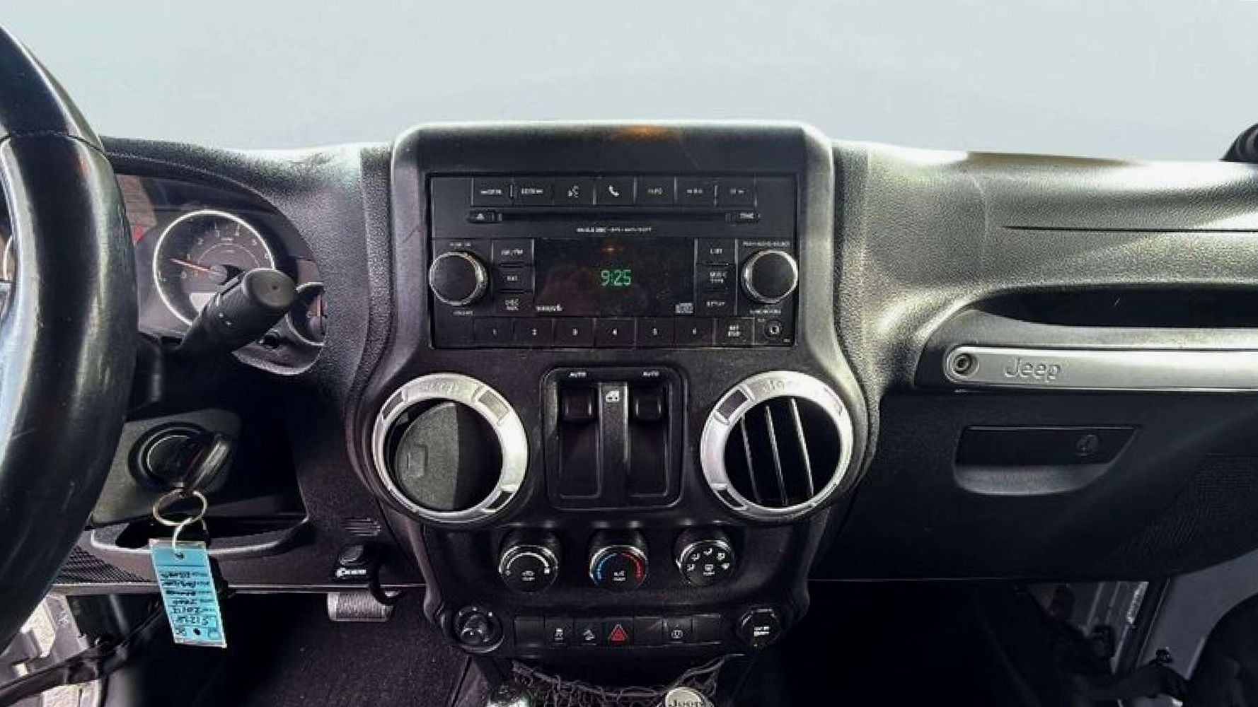 2014 Jeep Wrangler Rubicon photo 9