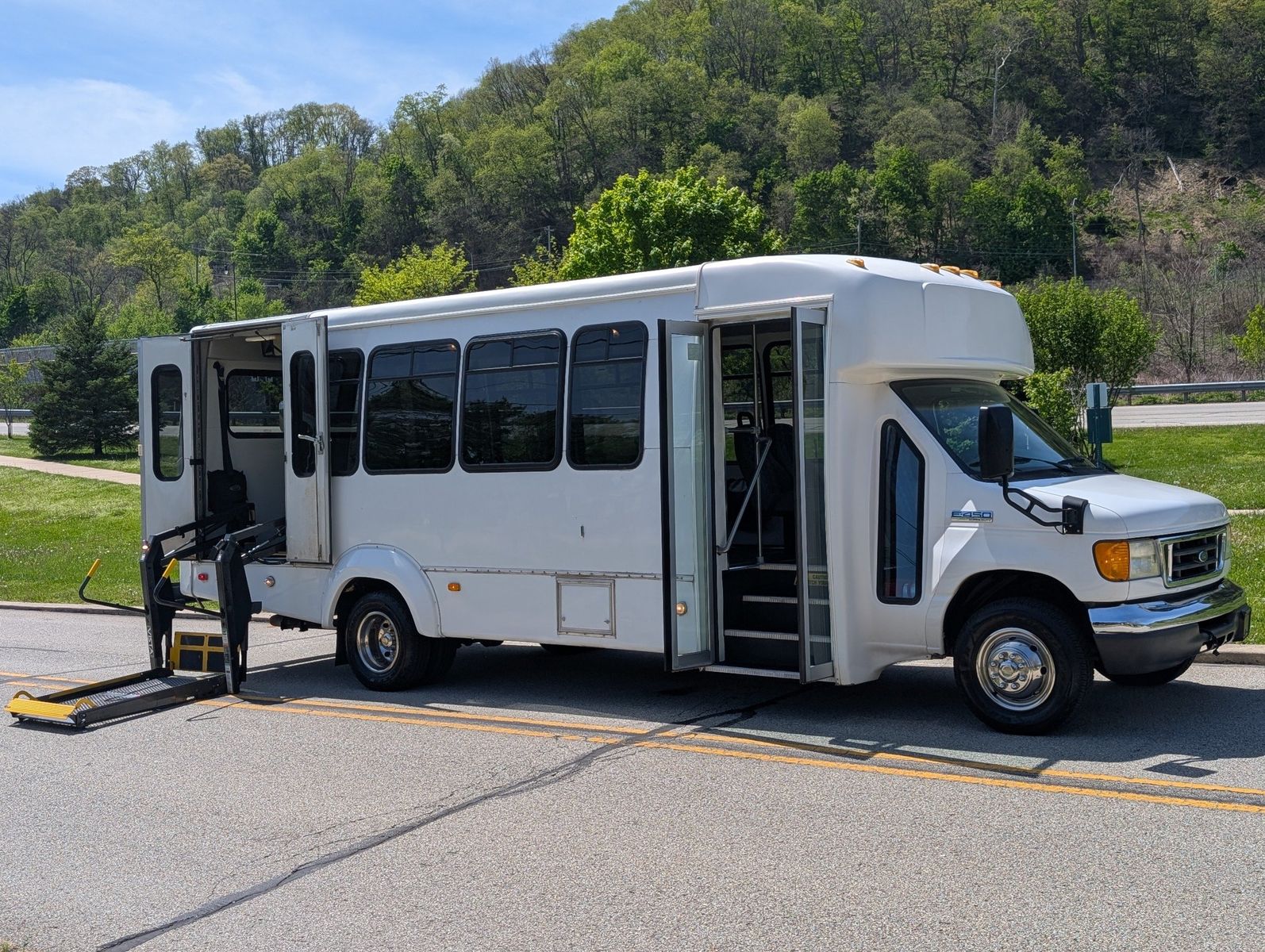 2007 Ford E-450 Cutaway 6