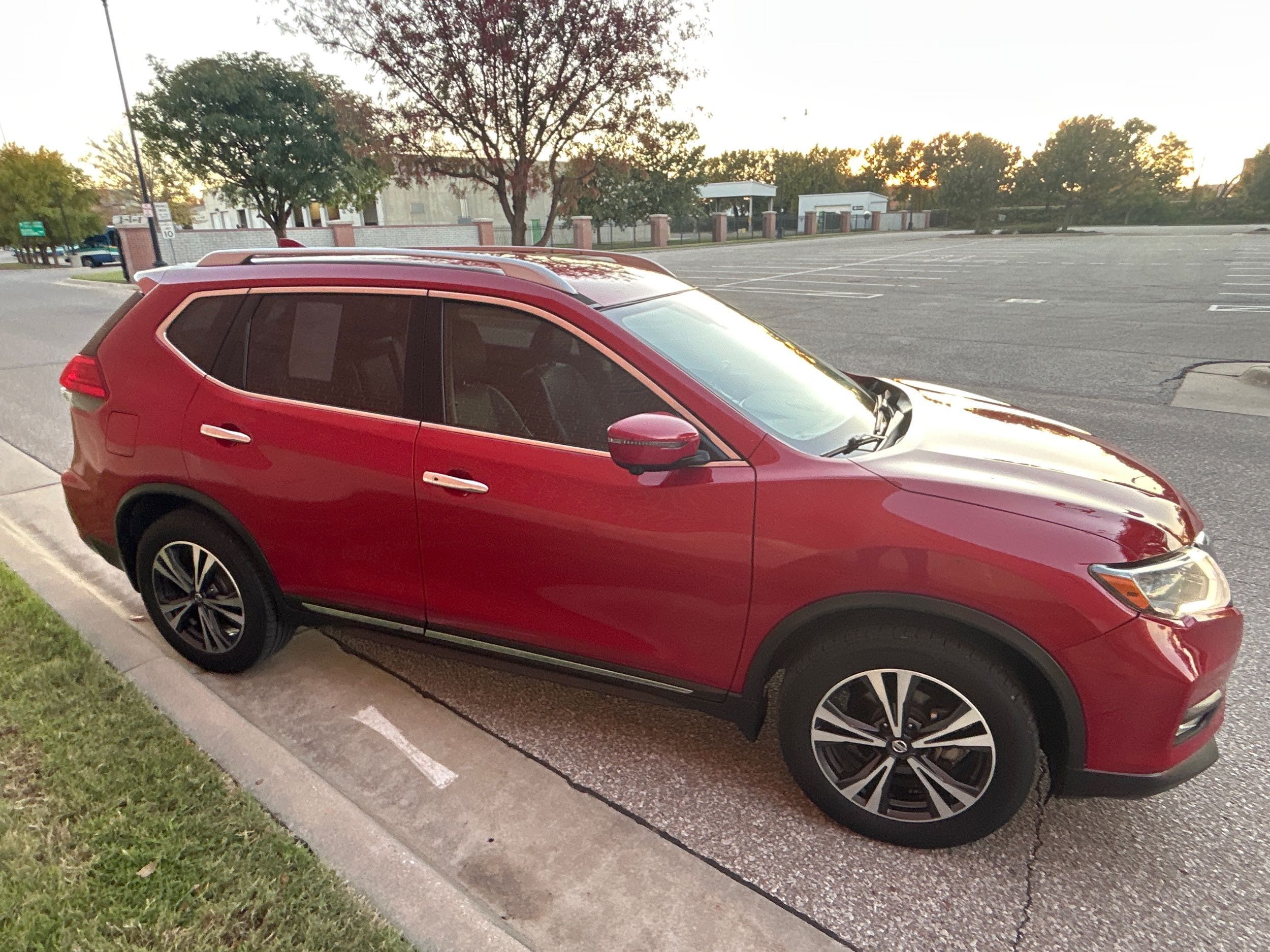 2017 Nissan Rogue SL photo 3