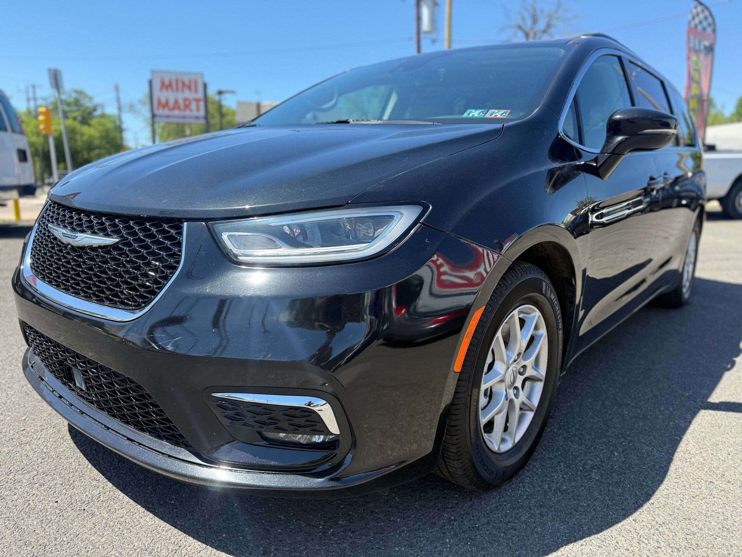 2022 Chrysler Pacifica Touring L's photo