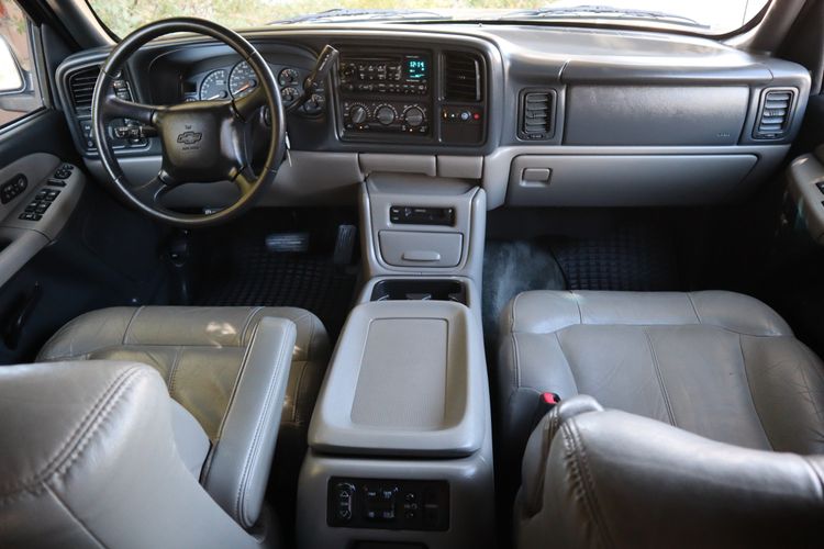 2002 Chevrolet Suburban 2500 LT | Victory Motors of Colorado