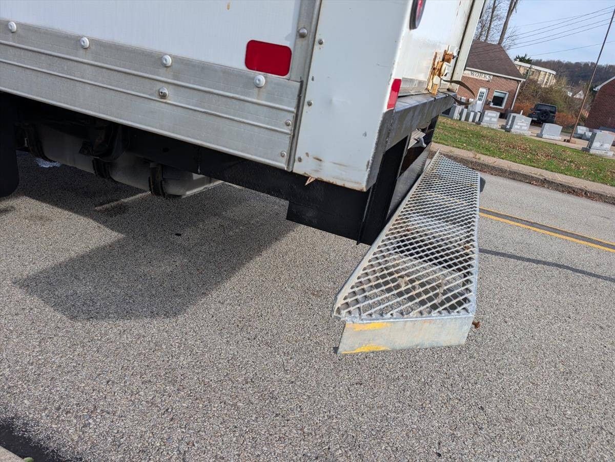 2017 Ford E-Series 38