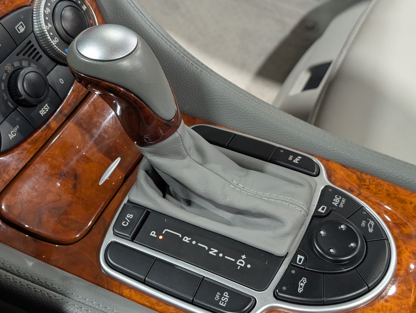 2004 Mercedes-Benz SL 500 104