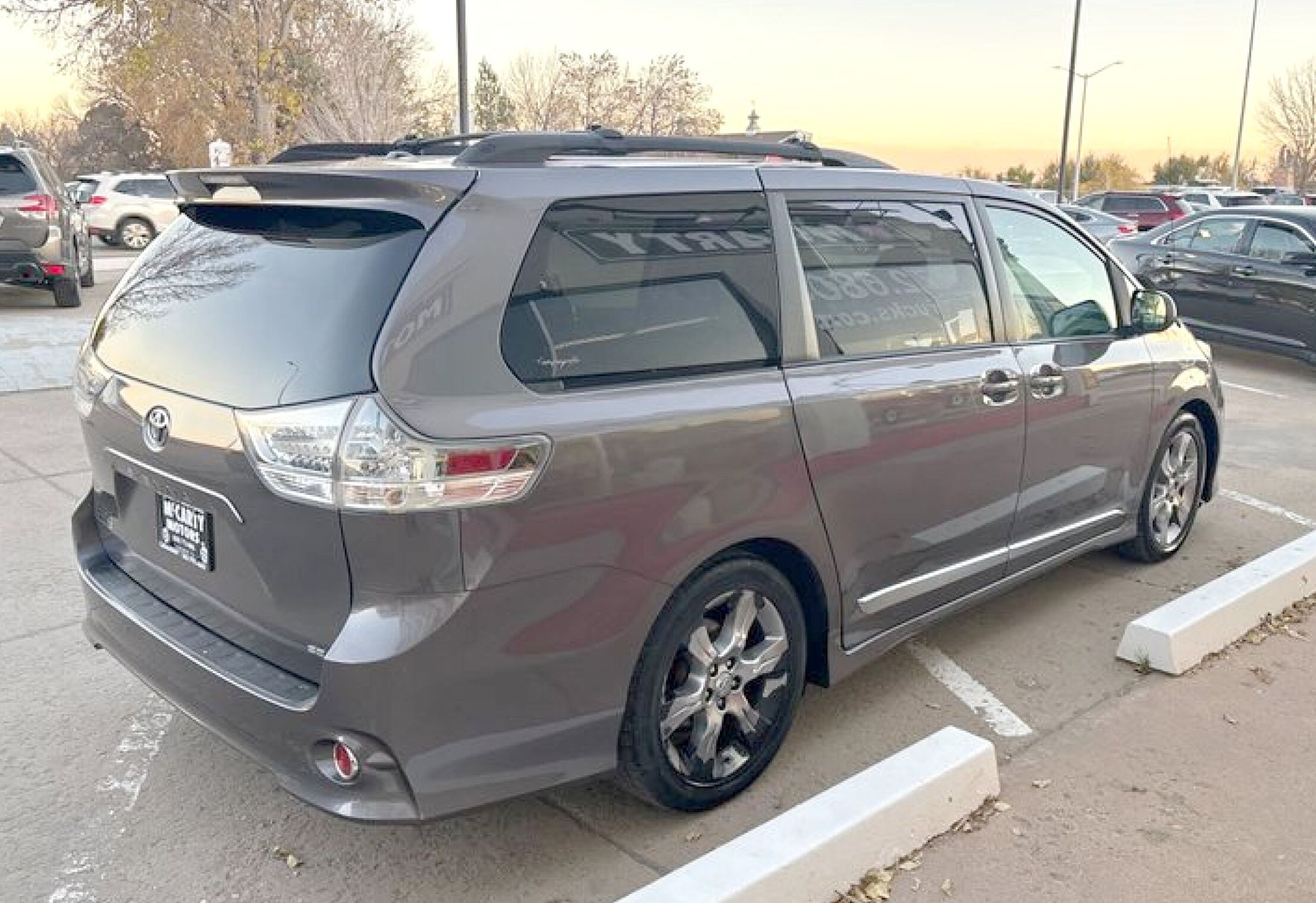 2011 Toyota Sienna SE photo 4