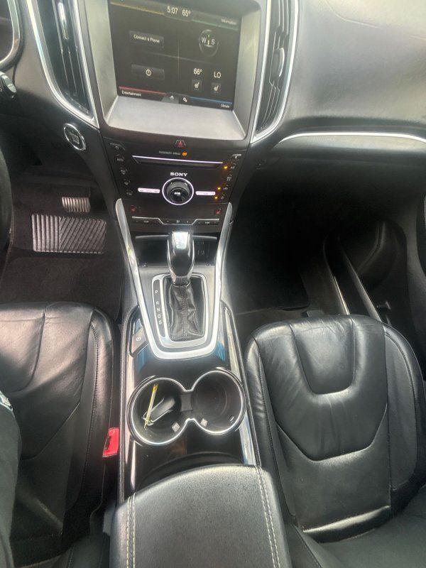 2015 Ford Edge Titanium photo 12