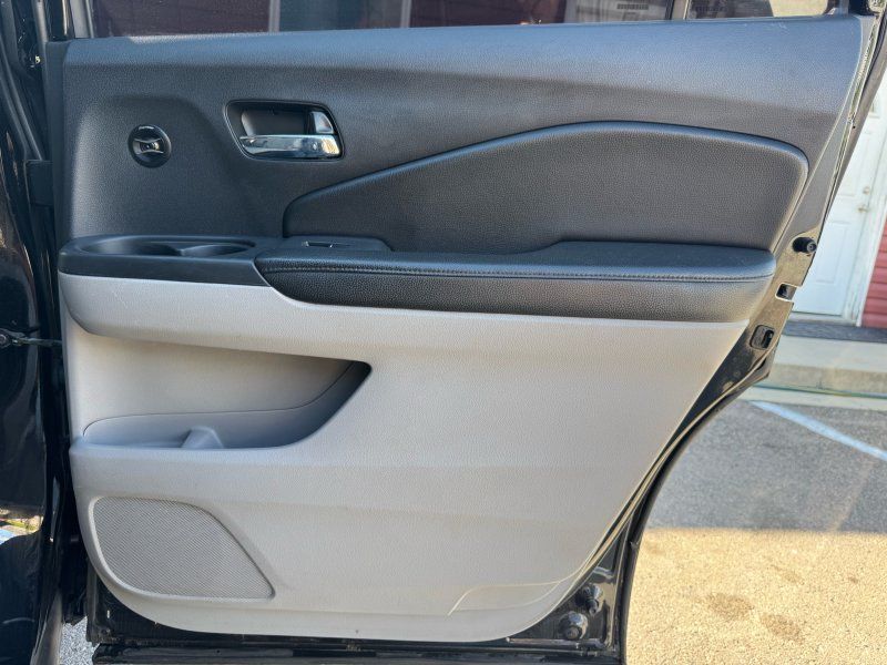 2016 Honda Pilot LX photo 21