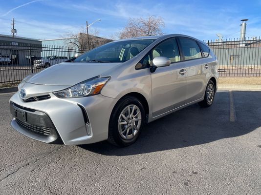2017 Toyota Prius v Five
