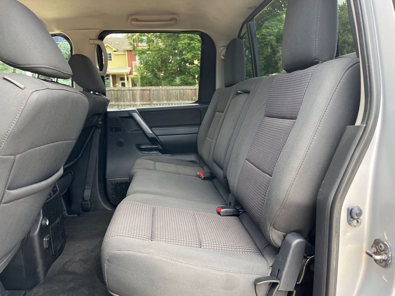2014 Nissan Titan SV photo 9