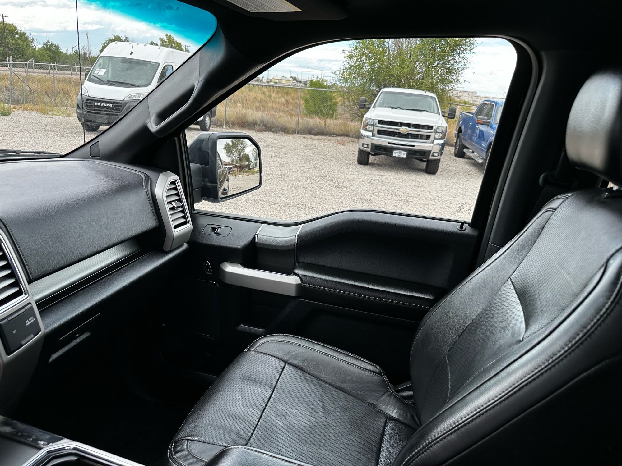 2016 Ford F-150 Lariat photo 34