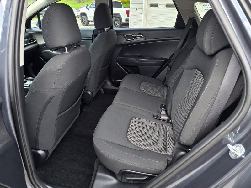2023 Kia Sportage LX - Photo 15