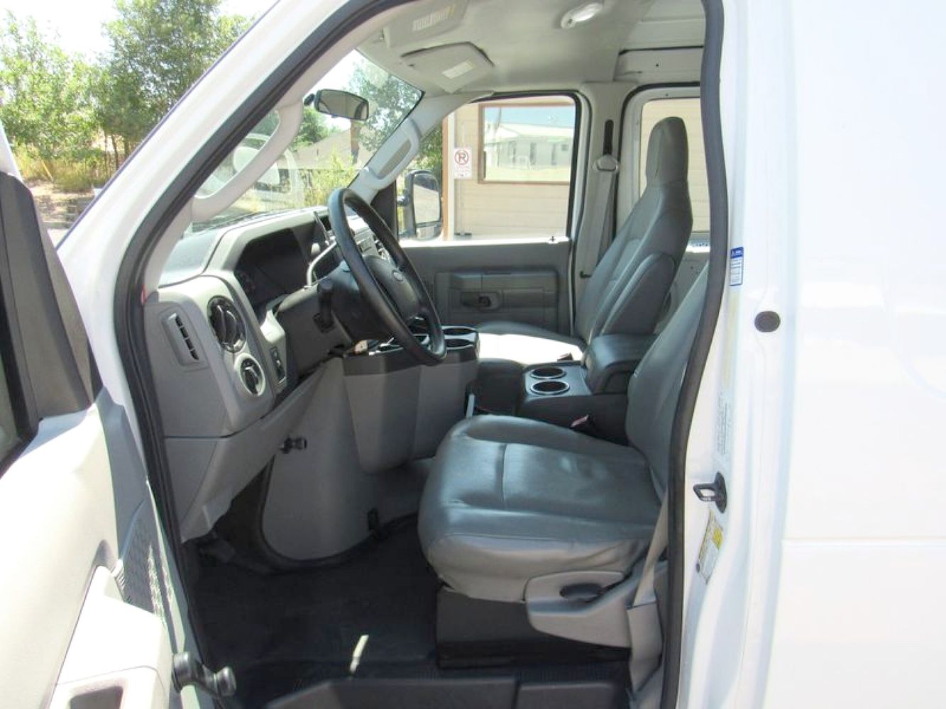 2011 Ford E-250 photo 9