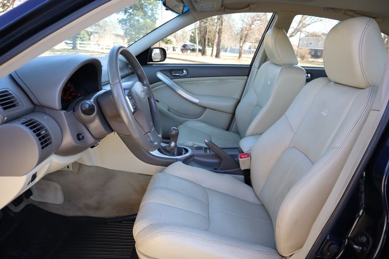2005 INFINITI G35 Photos