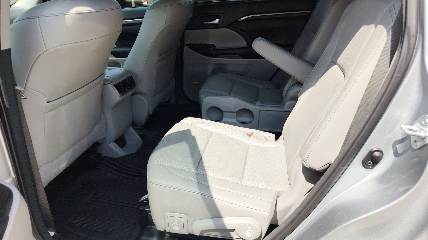 2016 Toyota Highlander Base Hybrid photo 10