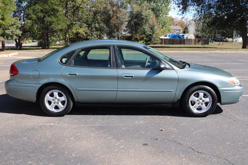 2006 Ford Taurus Photos