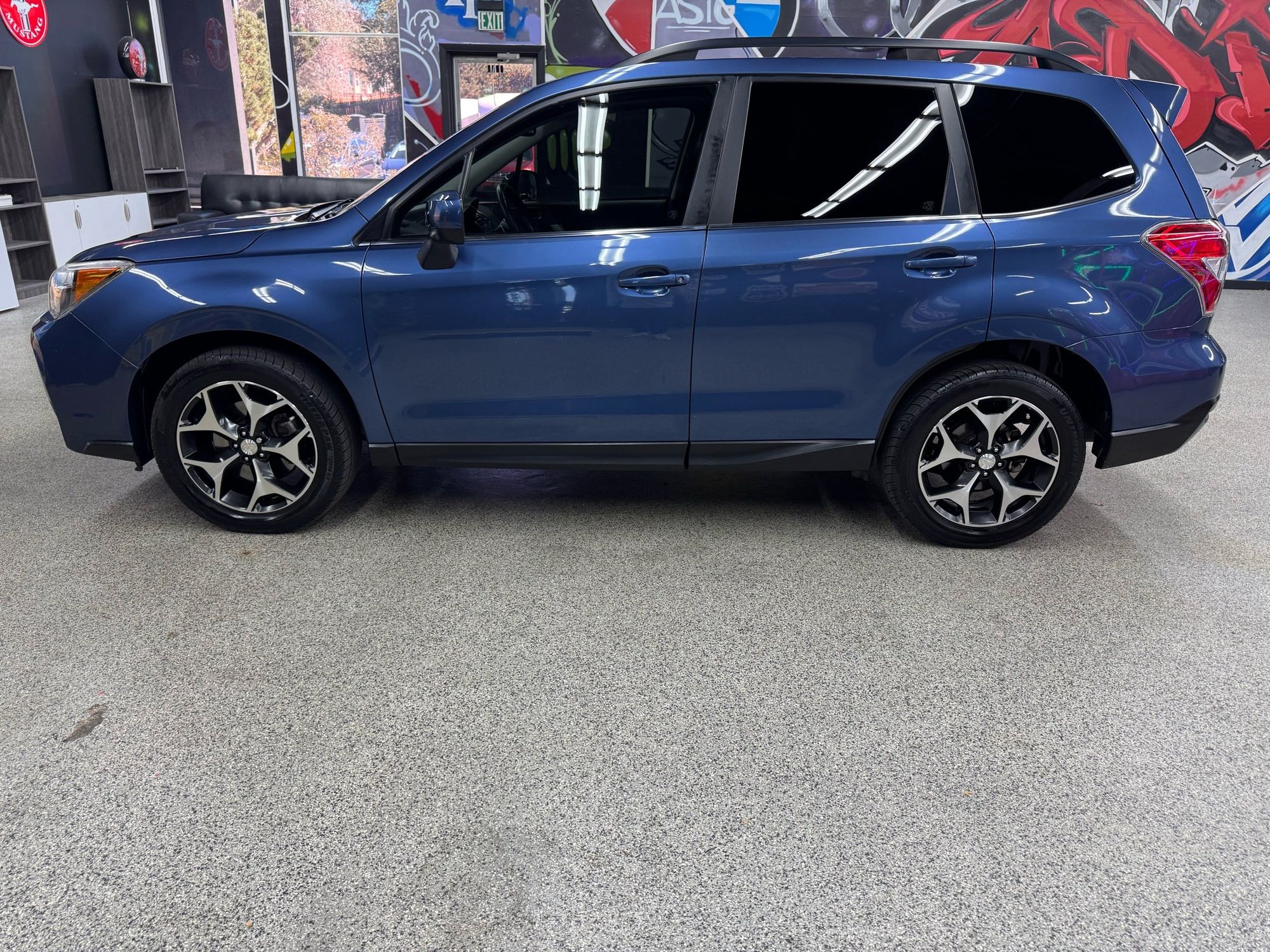 2014 Subaru Forester 2.0XT Premium photo 2
