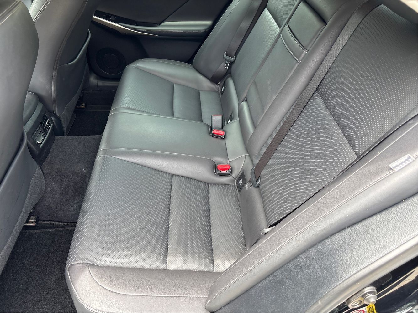 2016 Lexus IS 300 - Photo 10