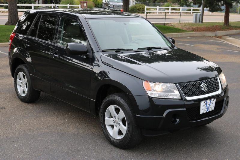 2011 Suzuki Grand Vitara Photos