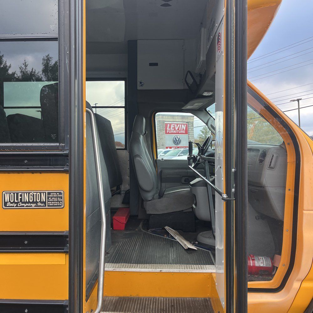 2016 Ford E-Series 19