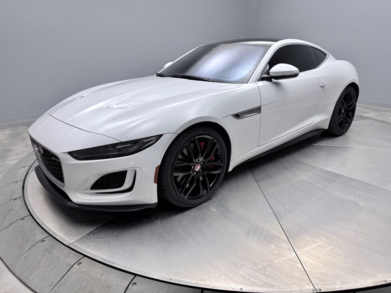 2021 Jaguar F-TYPE R-Dynamic's photo