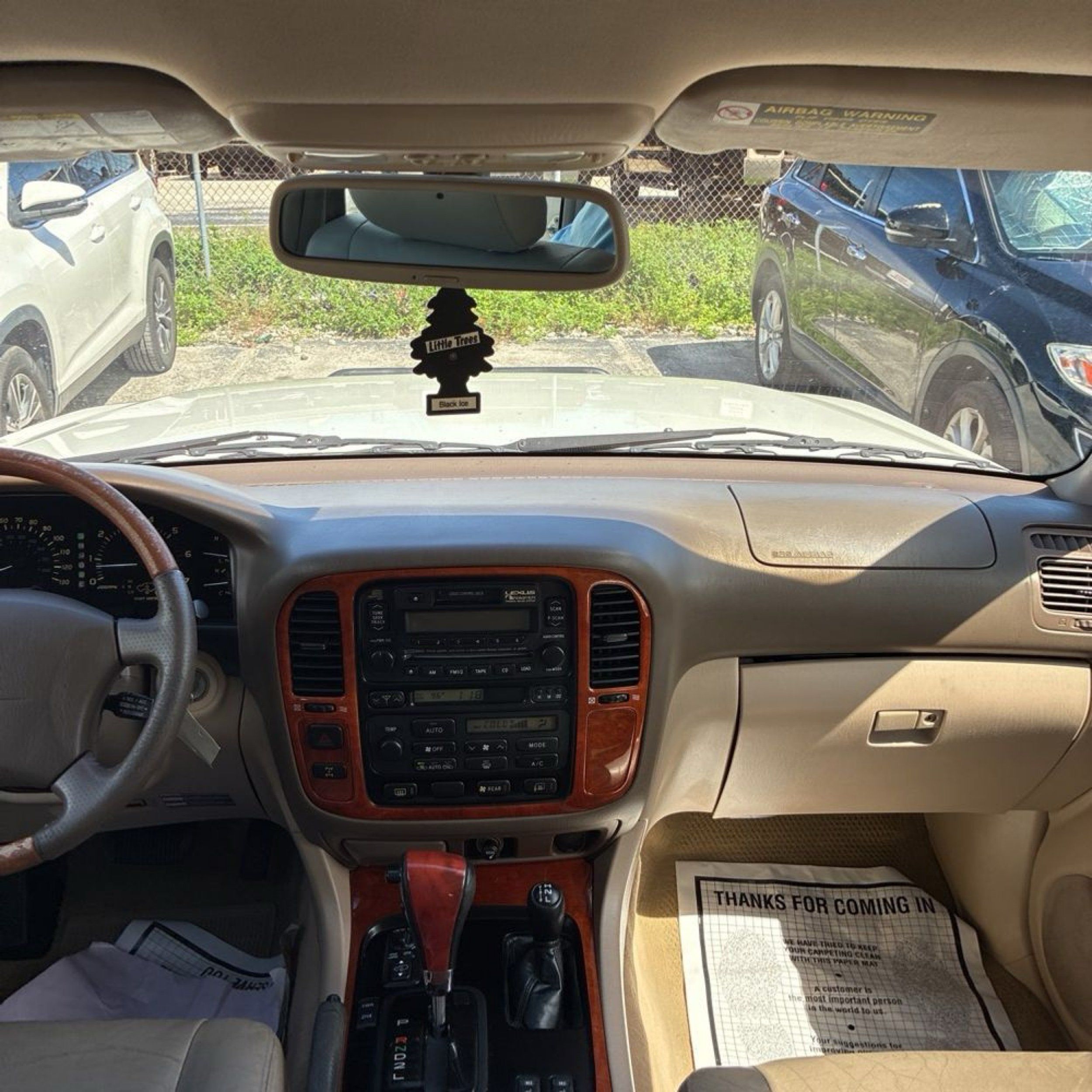 2000 Lexus LX 470 photo 17