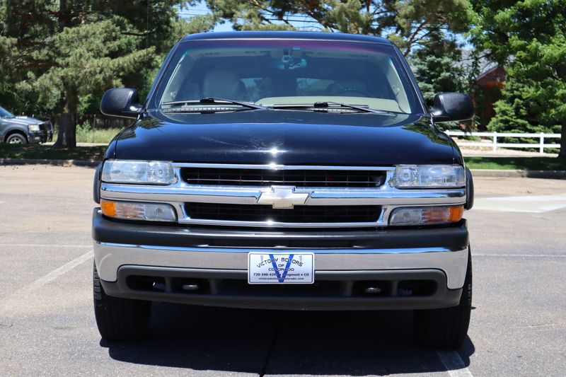 2003 Chevrolet Suburban Photos