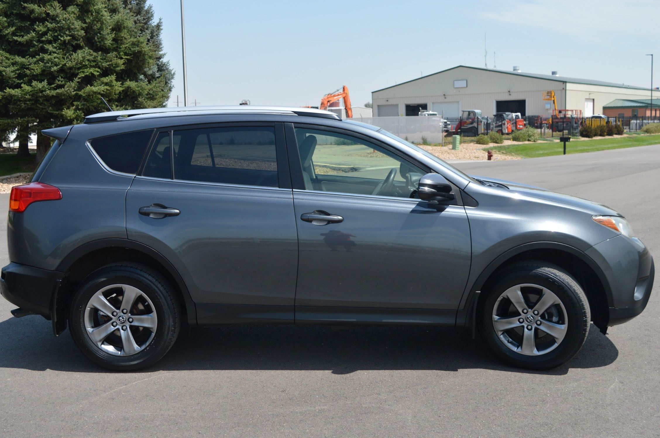 2015 Toyota RAV4 XLE photo 21